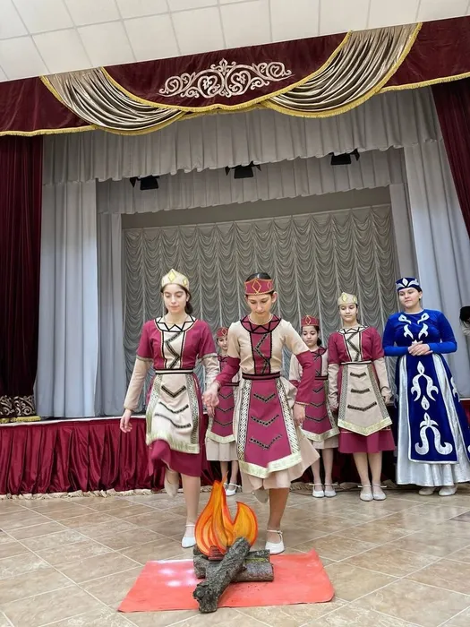 vHkrTN_UNTU